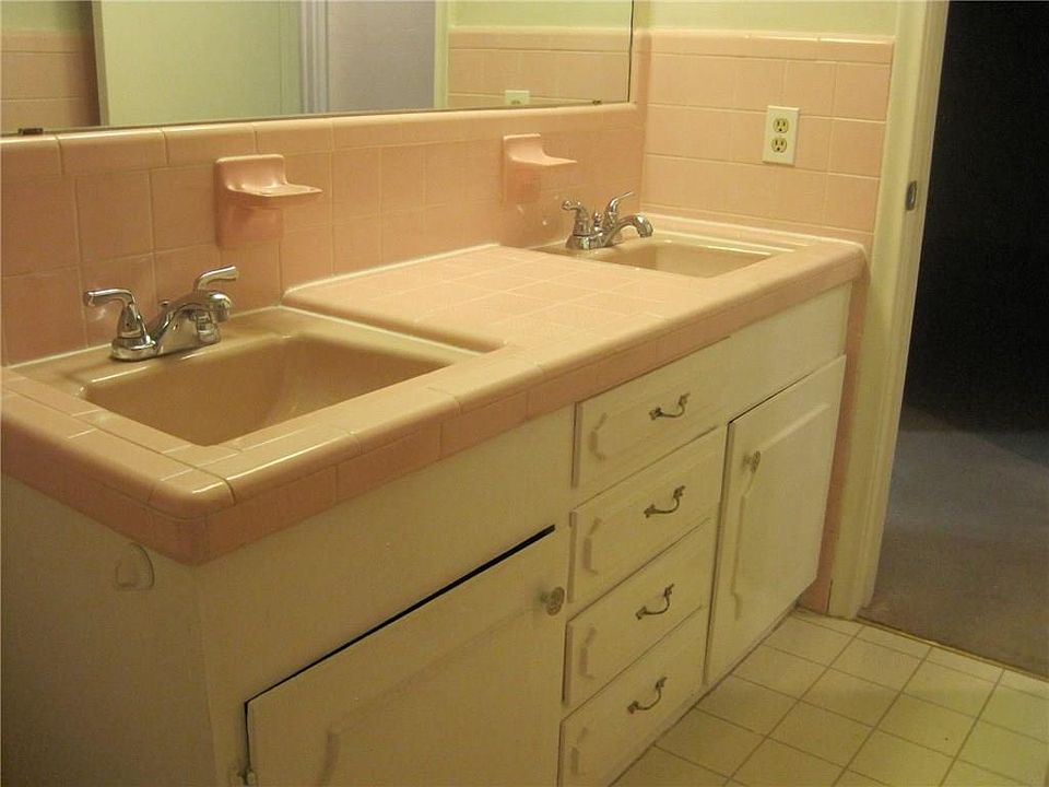 2nd image of 7004 Kingsbury Dr