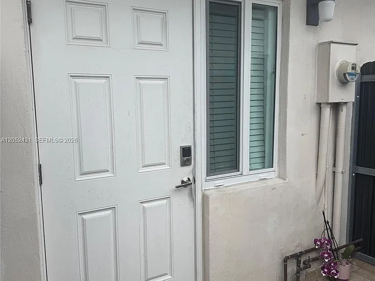 3340 SW 139th Ave #1 — Photo 1