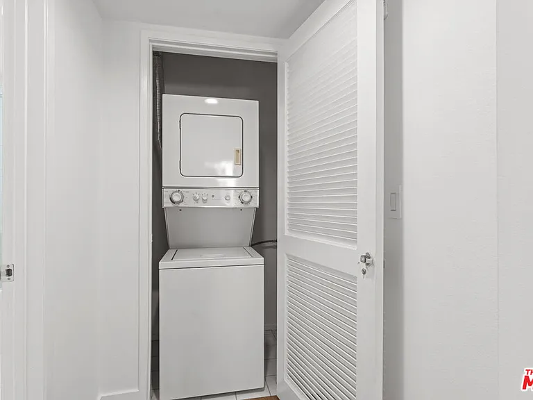 16100 W Sunset Blvd #201 — Photo 22