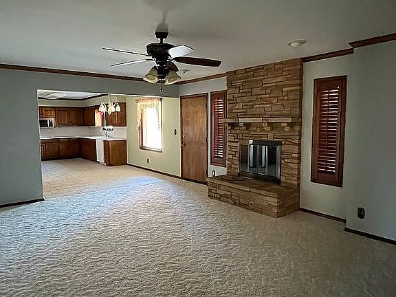 4th image of 2141 Dahlia Ln