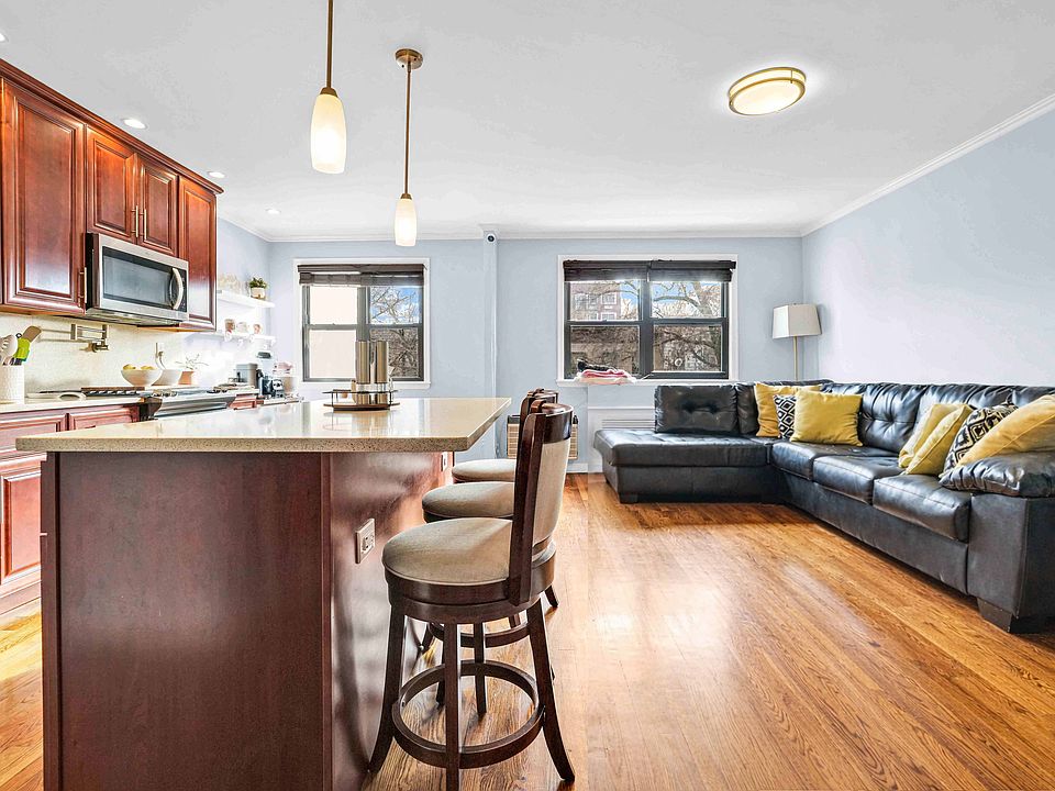 1st image of 25-40A 36th St #Top