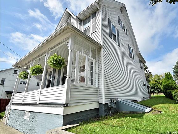 4th image of 223 E Main St