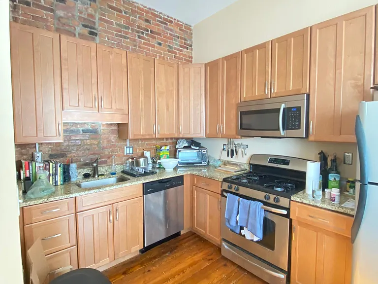 38 Springfield St — Photo 2