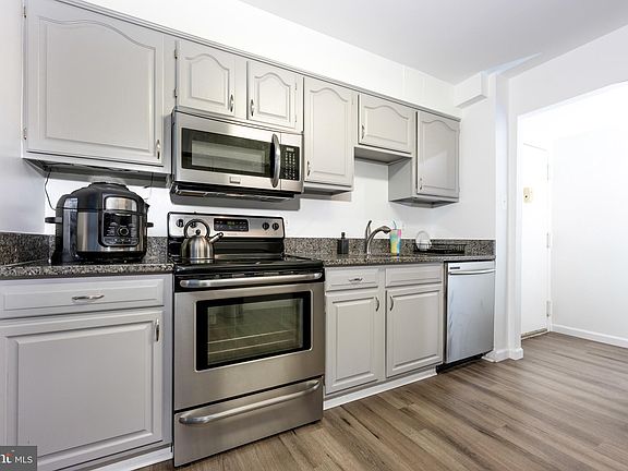 5th image of 11319 Commonwealth Dr APT T2