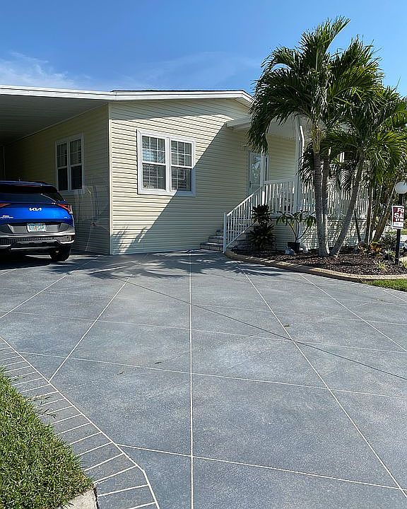 driveway with 3 parking spot