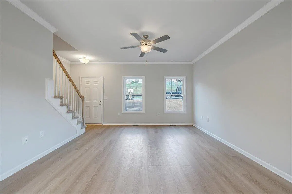 4 bed, 2.5 bath, 1933 sqft, $2,199 — Photo 4