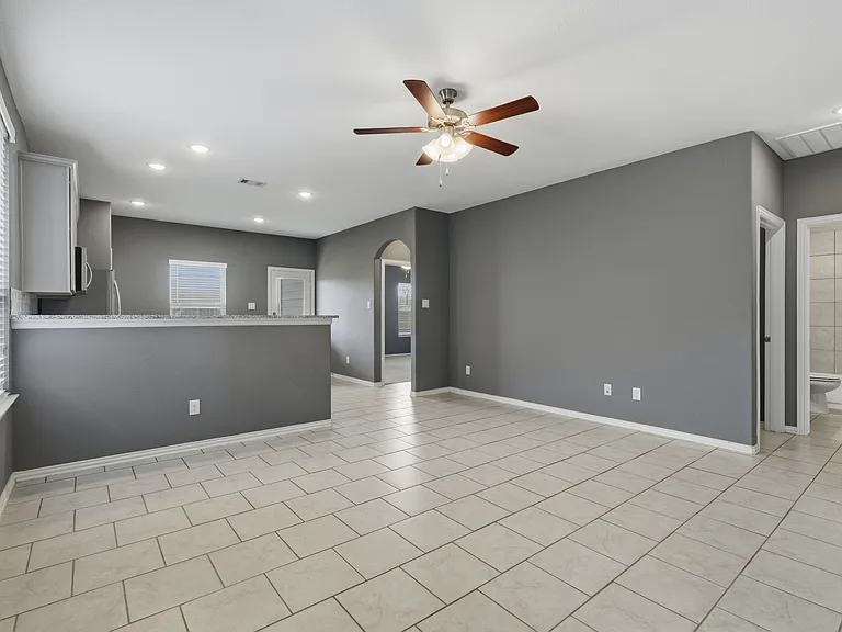 7422 French Quarter Ct — Photo 10