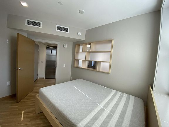 4th image of 113 Mount Auburn St #35