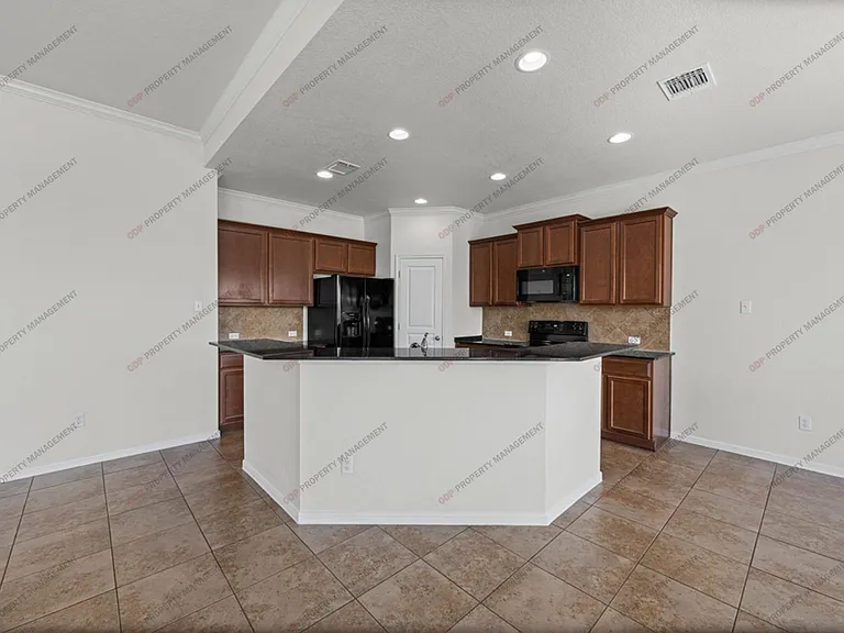 516 Cross Dr — Photo 13