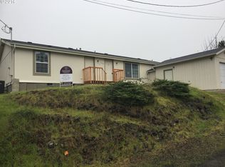 1129 NE Rifle Range St, Roseburg, OR 97470