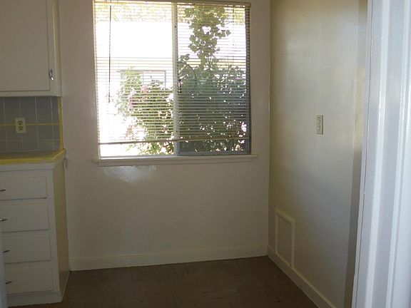 2nd image of 522 Carpenter St #522