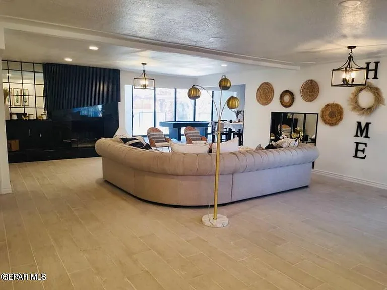 9108 Shaver Dr — Photo 2