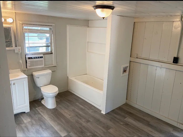 246 NE Trinity Pl #101 — Photo 5