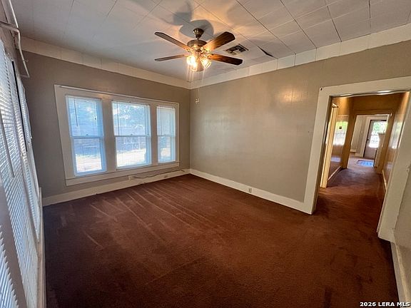 5th image of 229 Travis St #2