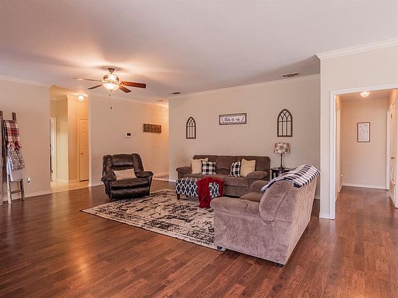 5th image of 1402 Glenwood Dr