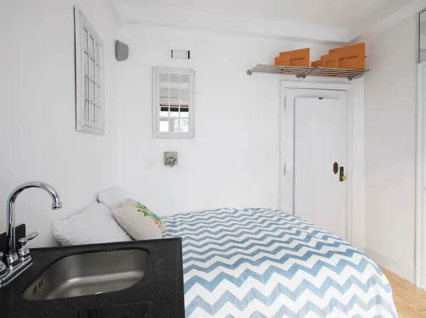 150 West 51st Street image 4 of 9