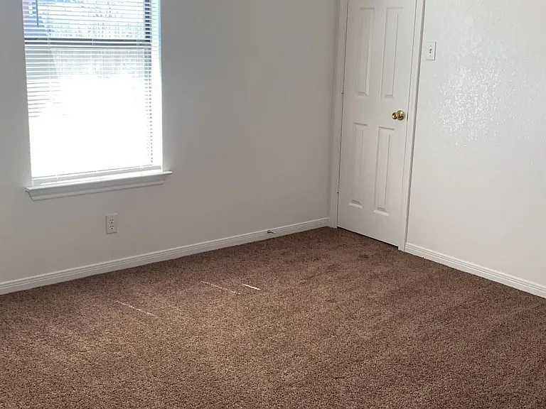 5202 Daybreak Dr — Photo 13