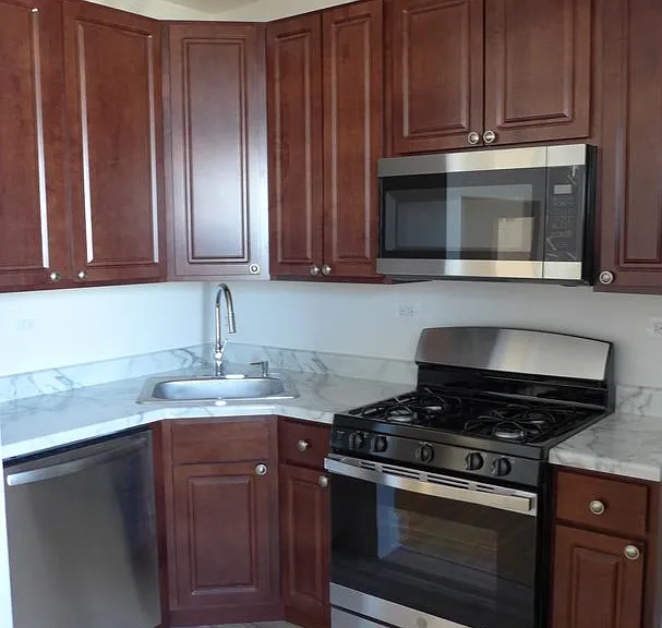 Linder/ Lawrence Apartments — Photo 27