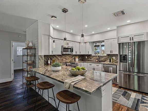 4th image of 4821 NE 6th Avenue