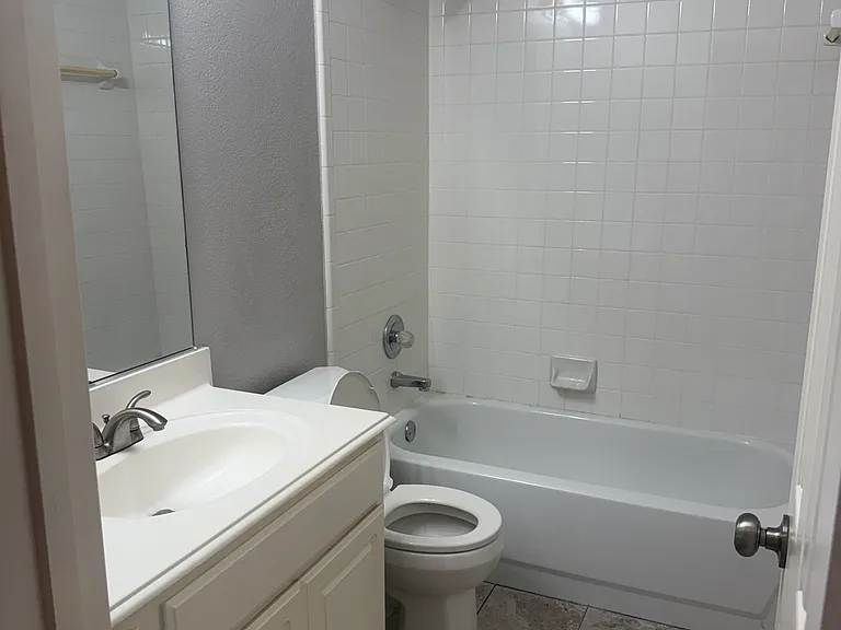 4600 Spanishmoss Dr — Photo 16