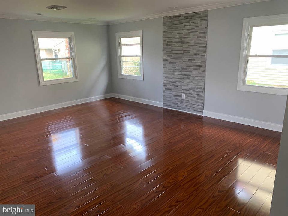 1st image of 39 Midfield Ln