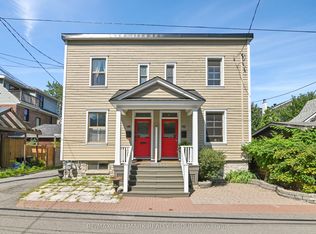 142 River Ln, Ottawa, ON K1M 1T1