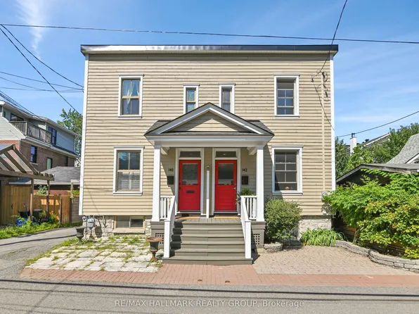 142 River Ln, Ottawa, ON K1M 1T1