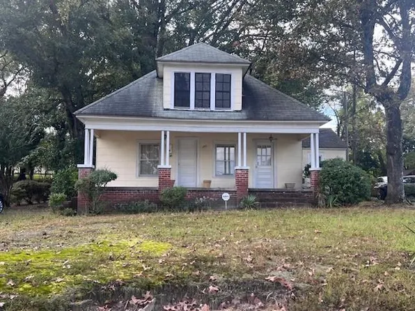 1517 Tucker St, Greensboro, NC 27405