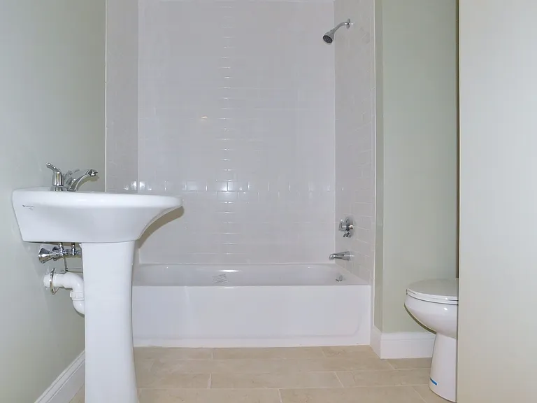 10 Roxbury St #2L — Photo 16