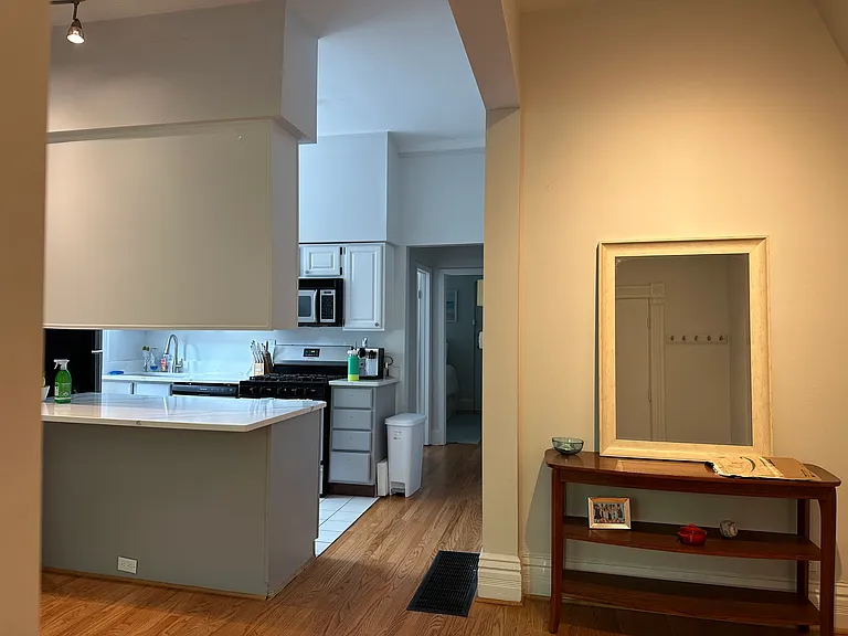 208 W Willow St #1 — Photo 6