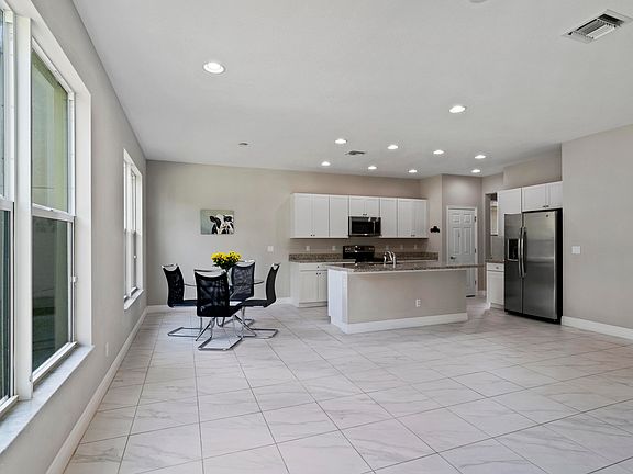 4th image of 1248 NW Leonardo Cir