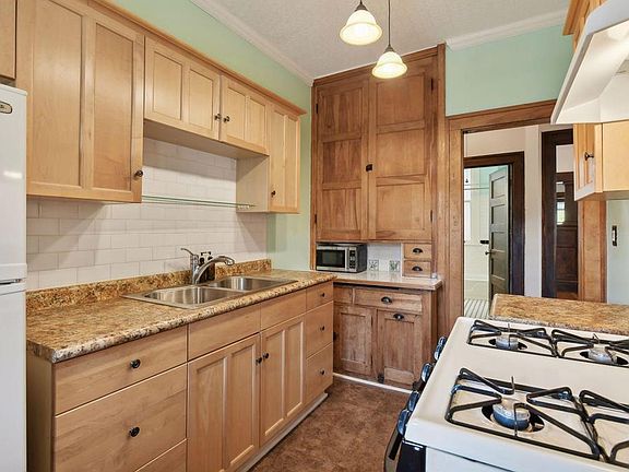 2nd image of 992 Dayton Ave APT 3