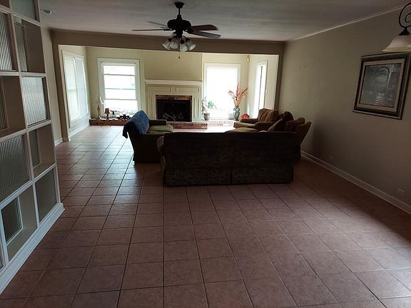 2nd image of 3616 Parkway Dr