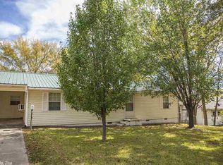 814 N 3rd St, De Queen, AR 71832