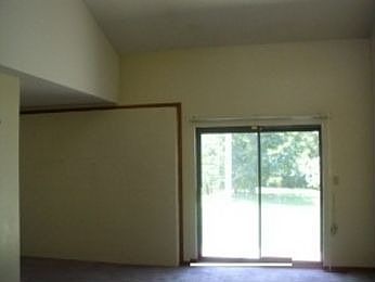 4th image of 1103 Village Dr