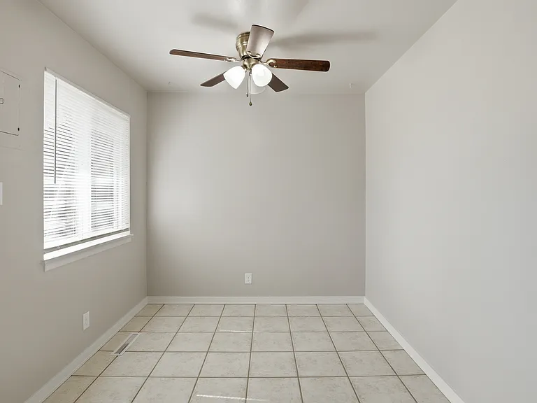 2826 N Institute St — Photo 10