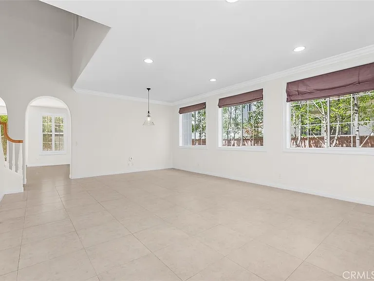 82 Laurelhurst Dr — Photo 4