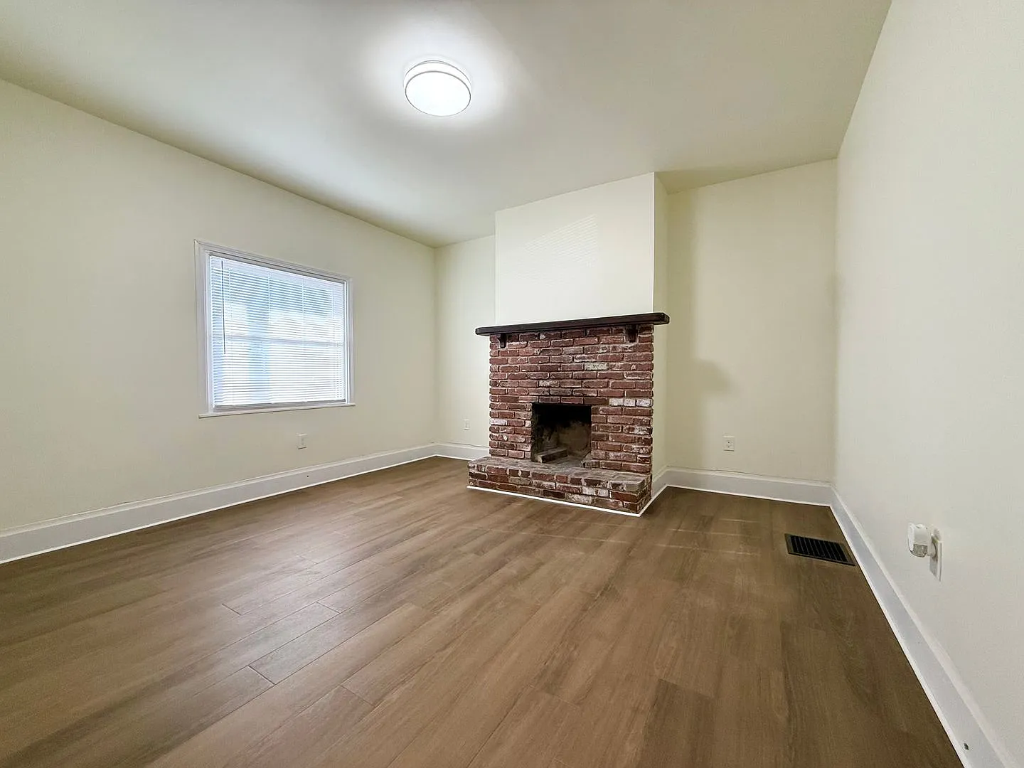 Updated 2BR 1.5 bath house Now Showing! — Photo 2