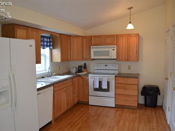 4th image of 317 Rawson Ave