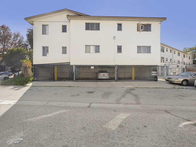 3867 Potomac Ave. — Photo 15