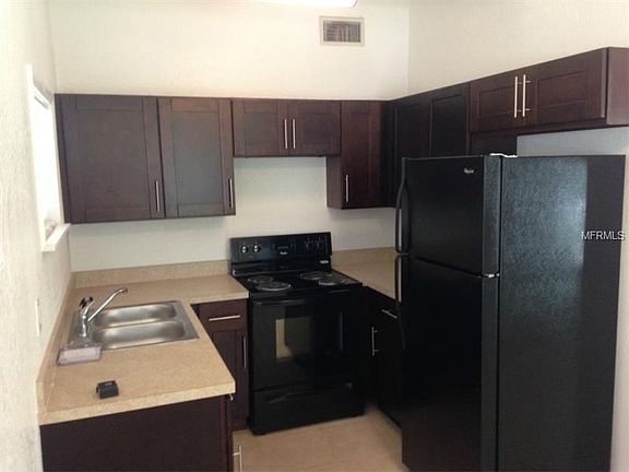 2nd image of 211 Cedar Ave