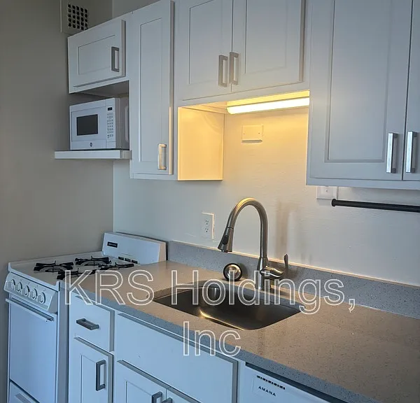Tower on Franklin - 311 W Franklin St — Photo 11