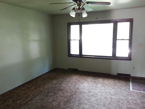 2nd image of 2751 Cass St