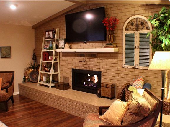 2nd image of 201 River Oaks Ln