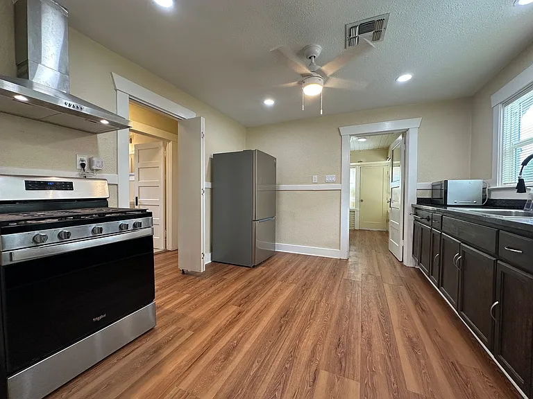 210 Las Flores Ave — Photo 12