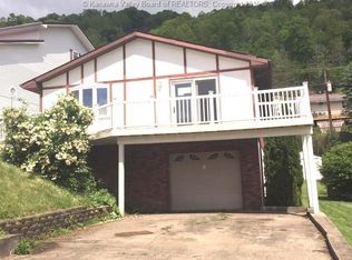 40 Cedar Ln, Madison, WV 25130