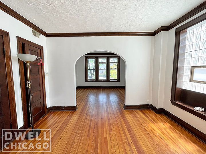 1st image of 4514 N Lincoln Ave #2