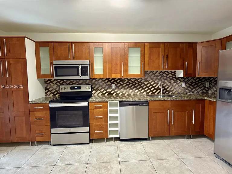 501 Racquet Club Rd — Photo 8