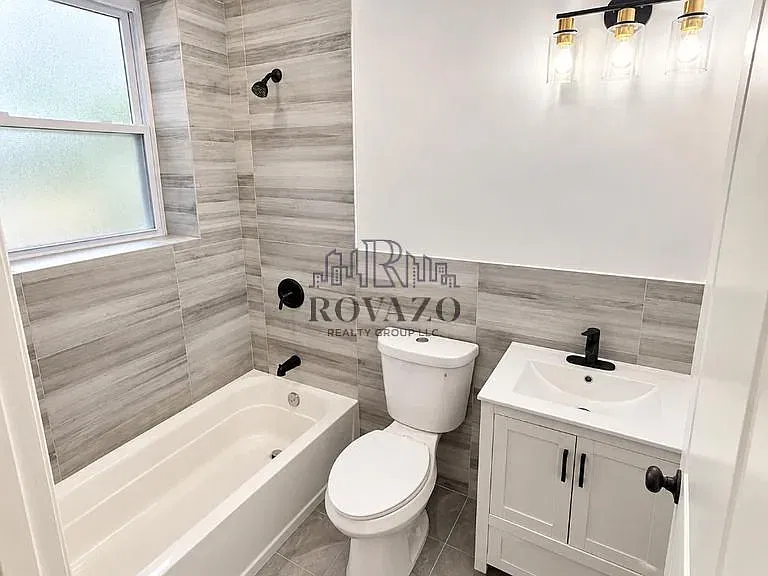 4 bed, 900 sqft, $2,975 — Photo 3