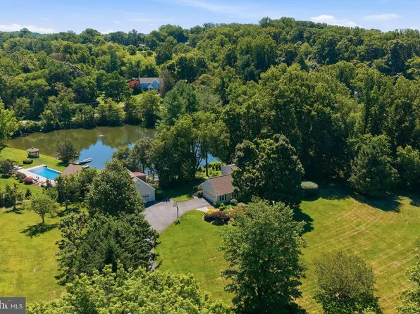 10211 Lakewood Dr, Rockville, MD 20850